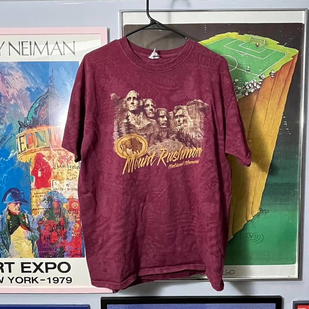 Vintage Patterned Mount Rushmore Tourist Tee - SIZE XL
